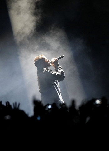 Bono Vox jako rockový bůh.