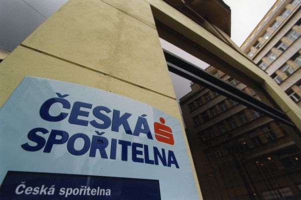 Česká spořitelna zabavila Šenovu sponzorské dary.