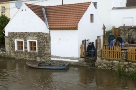 Lesy nyní odstraňují škody, které by mohly ohrozit životy.