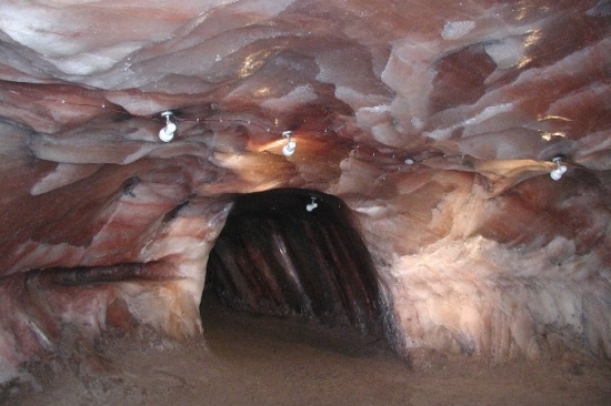 Interiér solního dolu Khewra.
