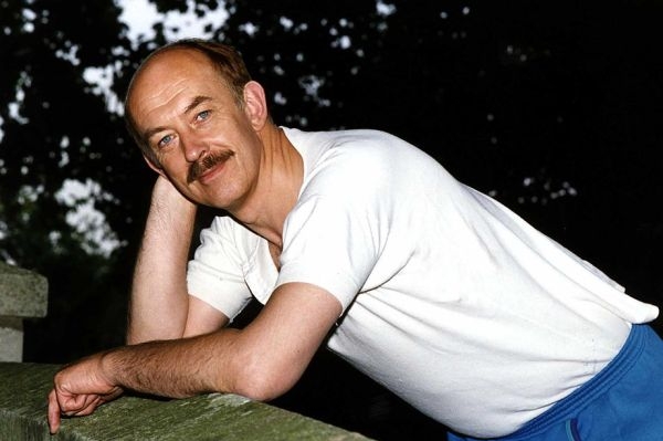 Roy Marsden v roli  inspektora Dalglieshe. 