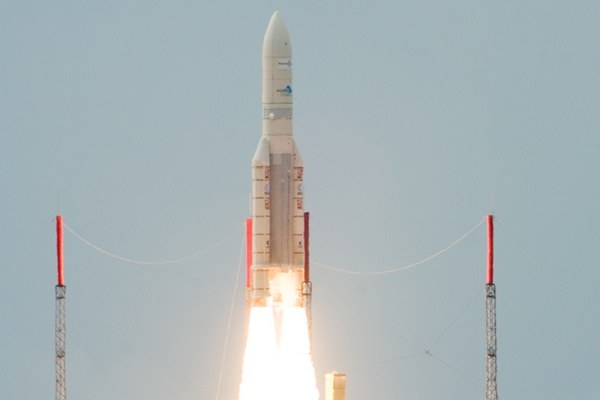 Ariane V ECA zvládne vynést na geostacionární dráhu až 10,5 tuny.