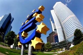 ECB ponechala úrok na historickém minimu jednoho procenta.