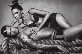 Victoria a David Beckhamovi v nové kampani pro Armaniho.