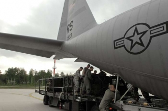 Hercules 130 C při nakládání.