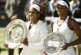 Sestry Williamsovy po finále Wimbledonu.