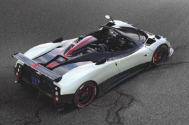 Z nuly na stovku tato zonda akceleruje za 3,4 sekundy.