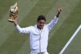 Roger Federer po zisku šestého titulu ve Wimbledonu.