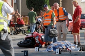 Při nehodě motorky v Jedovnicích zemřel v neděli třicetiletý muž.