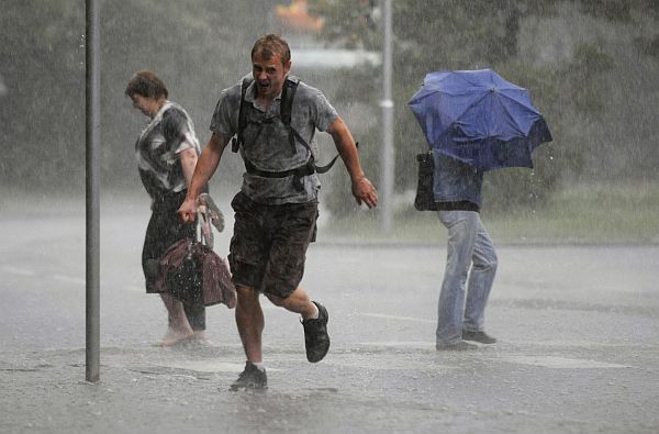 Česku znovu hrozí přívalové deště a povodně. Česku znovu hrozí přívalové deště a povodně.