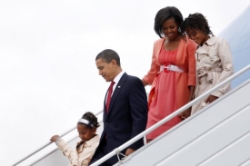 Obamu doprovodila do Ruska manželka a dcery.