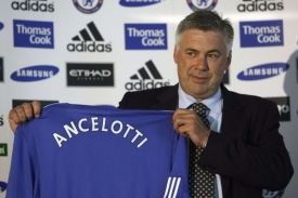 Fotbalov&yacute; tren&eacute;r Carlo Ancelotti absolvoval prvn&iacute; tiskovou konferenci.