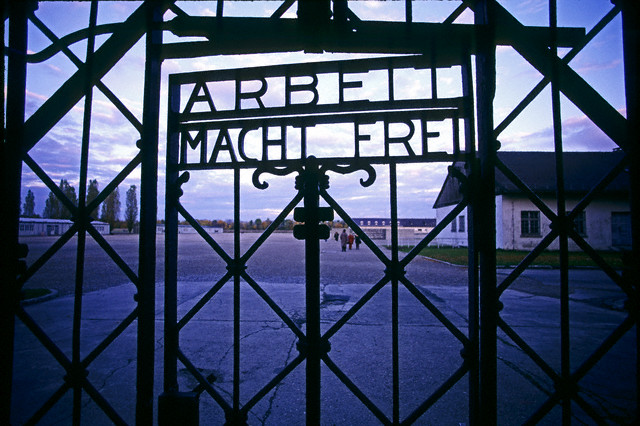 Vstup do koncentračního tábora Dachau. Vstup do koncentračního tábora Dachau.