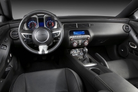 Kabina camara vypadá oproti evropským chevroletům skvěle.
