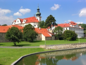 Upravovat se má háj nad oranžerií, les, i štěpnice. Upravovat se má háj nad oranžerií, les, i štěpnice.