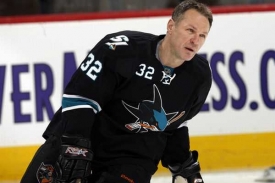 Bouřlivák Claude Lemieux v dresu San Jose. Bouřlivák Claude Lemieux v dresu San Jose.