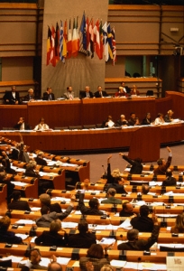 Barroso ještě potřebuje, aby pro něj zvedlo ruku dost europoslanců.