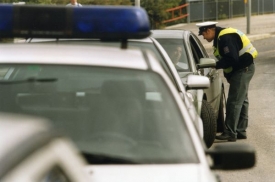 Pětice kladenských policistů improvizovala, lupiče zastavila autobusem