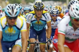 O prvn&iacute; m&iacute;sto se nad&aacute;le děl&iacute; Cancellara a Lance Armstrong.