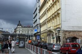 V pražské restauraci U Českého lva vybuchl granát. V pražské restauraci U Českého lva vybuchl granát.