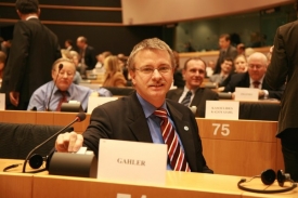 Německ&yacute; europoslanec Michael Gahler kritizuje Ficovu vl&aacute;du.