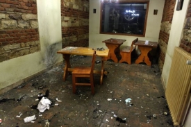 V restauraci U Česk&eacute;ho lva explodoval zřejmě star&yacute; gran&aacute;t.