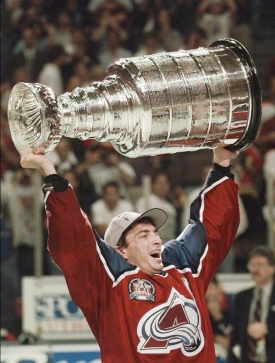 Joe Sakic získal s Coloradem dvakrát Stanley Cup.