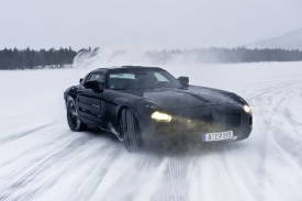 Automobilka zatím ukázala SLS pouze s maskovací fólií.