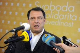 Jiří Paroubek nařčení ihned odmítl.