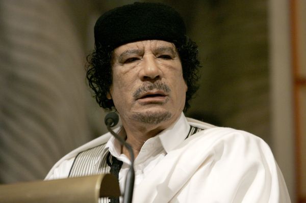 Libyjský vůdce Muammar Kaddáfí žádá pomoc pro bývalého agenta.