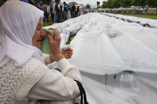 Osm tisíc srebrenických mužů přišlo o život.