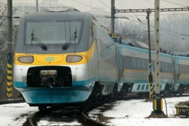 Pendolino do Vídně vyřadila z provozu chyba na palubním počítači. Pendolino do Vídně vyřadila z provozu chyba na palubním počítači.