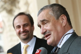 S chováním Jiřího Paroubka v Rusku nesouhlasí ani Karel Schwarzenberg.