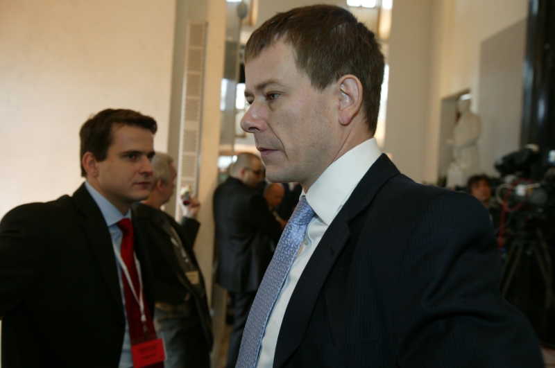 Pavel Němec při volbě prezidenta v zimě 2008. Vlevo Petr Dimun.