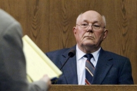 John Demjanjuk před soudem v americk&eacute;m Ohiu.