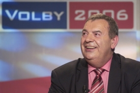 Bývalý komunistický bachař Josef Vondruškam přišel o imunitu.