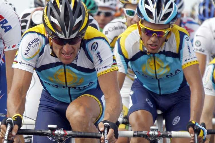 Dva lídři Astany - Lance Armstrong (vlevo), Alberto Contador.