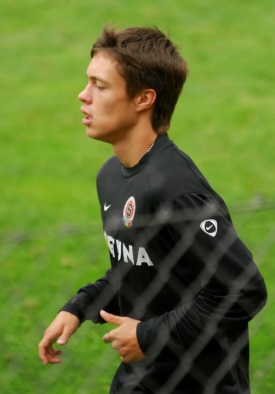 Sedmnáctiletý Václav Kadlec. Asi nejlepší letenský útočník.