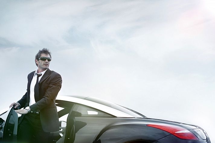 Sériový Peugeot RCZ se zatím odkryl jen napůl.