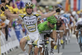 Cavendish se raduje z vítězství v 10. etapě Tour.