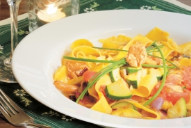 Papardelle s cuketami, rajčaty a s liškami. Papardelle s cuketami, rajčaty a s liškami.
