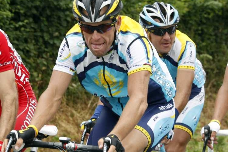 Lance Armstrong na trati 10. etapy Tour de France.