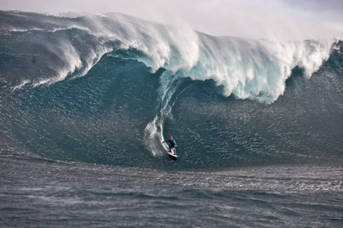 Australský surfař Mark Mathews.
