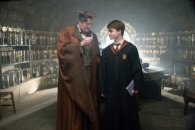 Profesor Křiklan má klíč k minulosti Lorda Voldemorta.
