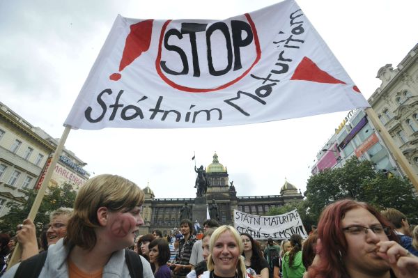 Na první demonstraci přišlo sedm tisíc studentů.