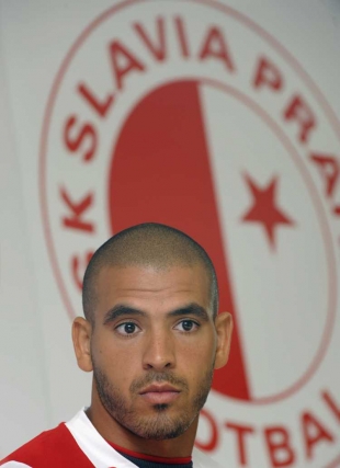 Záložník Slavie Hocine Ragued. I on je zvědavý na los Ligy mistrů.