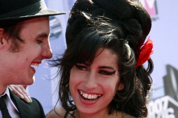 Amy Winehouseová a její manžel Blake Fielder-Civil se rozvedli.
