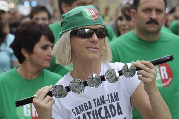 Čelo průvodu se snažilo rozproudit zbytek. Neúspěšně.