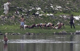 Podvyživení branci v KLDR.