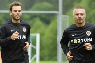 Fotbalisté Sparty Patrik Berger a Tomáš Řepka.